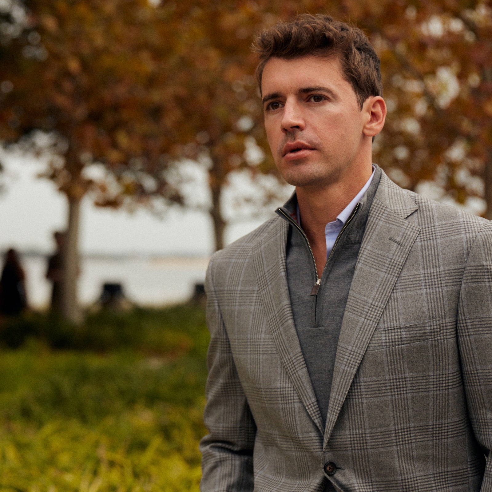 A stand out look for a stand up guy. Made in the USA of the most luxurious blend of wool, silk and linen.  Traditional Fit • 52% Wool / 38% Silk / 10% Linen • Natural Shoulder • Two Button • Flap Pockets • 3/4 Lined • Side Vents • Notch Lapel • Dry Clean Only • Made in USA