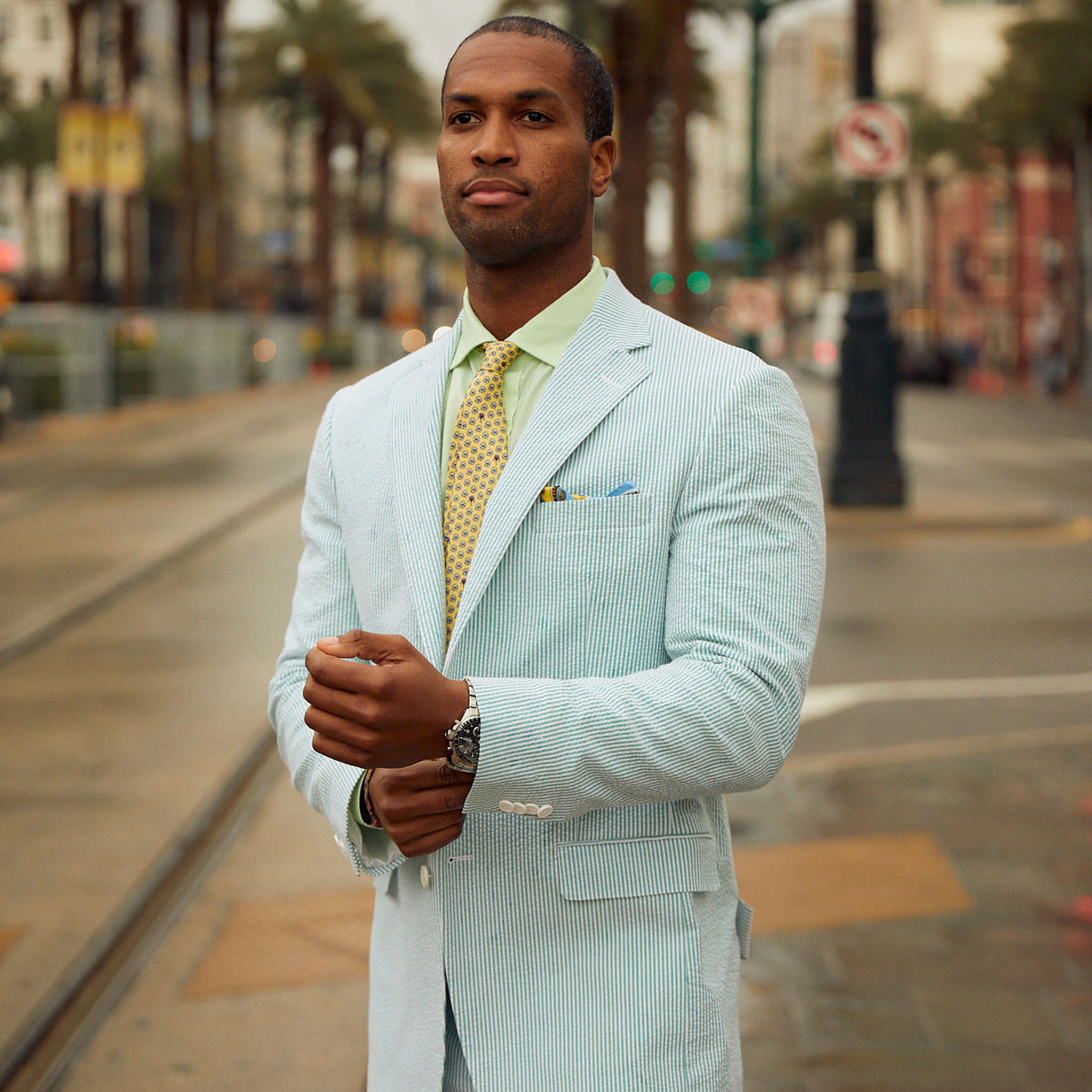 The chill of a pewter cup, the finish of a fine Kentucky bourbon, & the crunch of that good ice - get that Derby Day feeling in our refreshingly minty stretch seersucker.   97% Cotton / 3% Lycra Haspel Exclusive Seersucker Stretch Fabric • Maximized Seersucker Pucker • Audubon Classic Fit • Natural Shoulder • Two Buttons • Flap Pockets • 3/4 Lined for Maximum Cool • Side Vents • Notch Lapel • Dry Clean • Made in USA