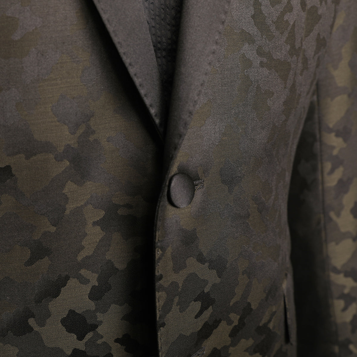 Let the Toulouse black/Olive Camo Dinner Jacket take you to your haute-couture occasions. A satin peak lapel, unique camo pattern, and smooth texture sets you apart from the pack.  Toulouse Modern Fit – Our Modern Fit.  A trimmer fitting jacket with a slightly higher arm hole.   60% Polyester / 20% Wool / 20% Viscose • Natural Shoulder • Two Buttons • Flap Pockets • 3/4 Lined for Maximum Cool • Side Vents • Satin Peak Lapel • Dry Clean • Made in USA