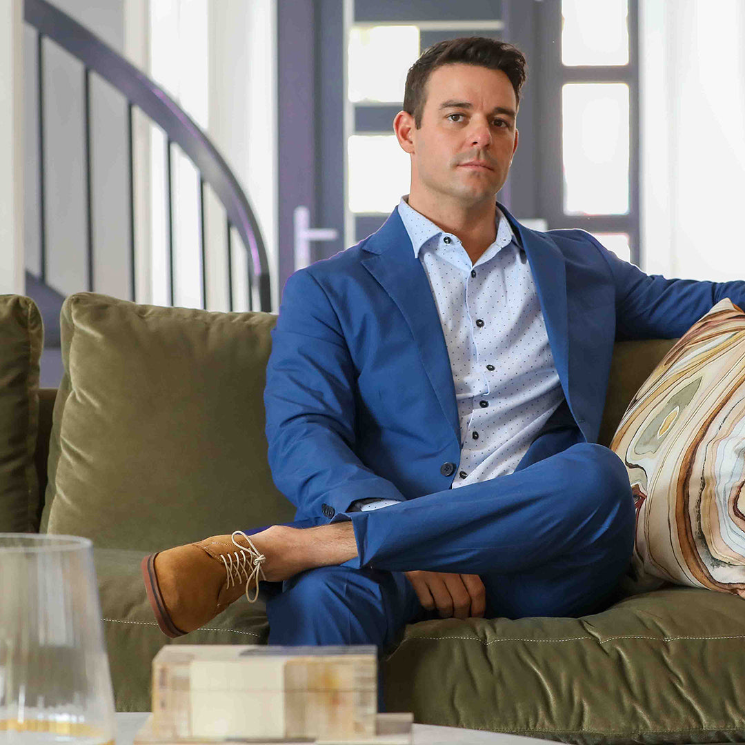 Get ready to make a statement with this elegant Erato Blue End on End look featuring a striking navy and brown diamond pattern. Made from high-quality materials, this shirt is a perfect look for any stylish occasion.&nbsp;