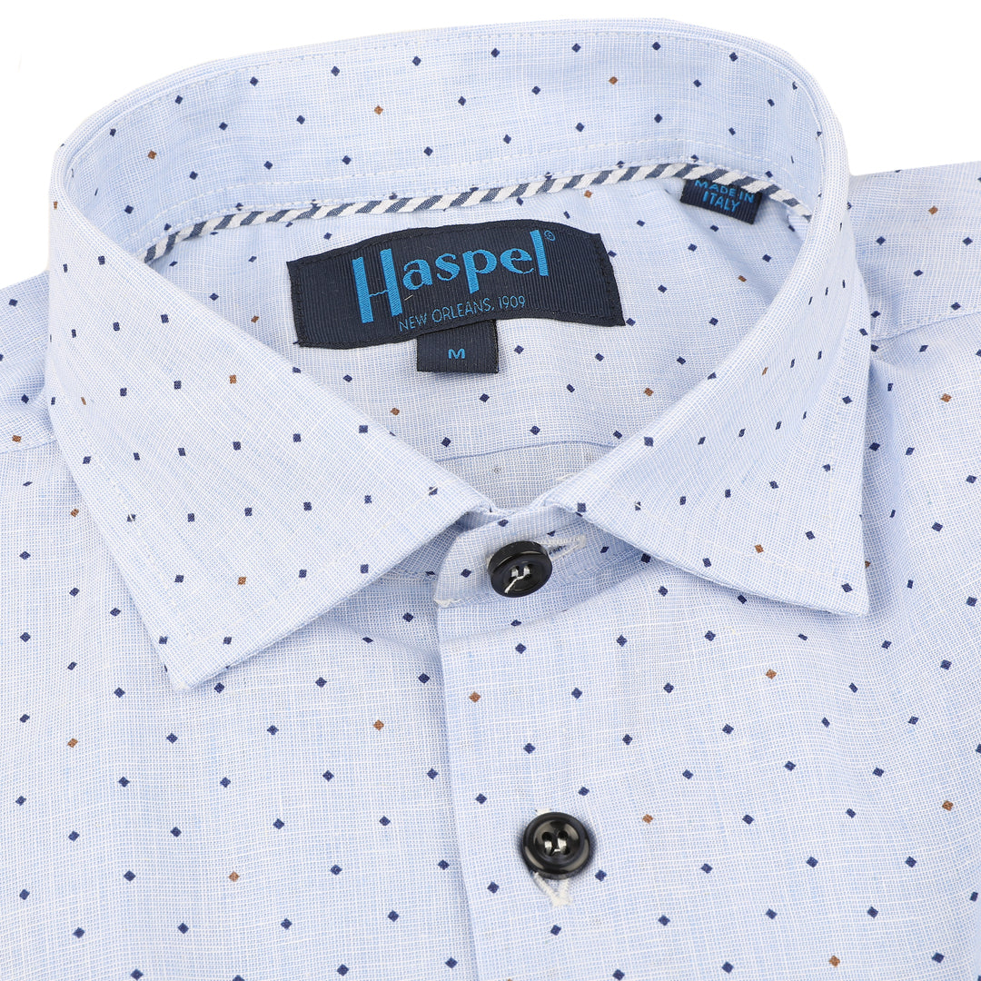 Get ready to make a statement with this elegant Erato Blue End on End look featuring a striking navy and brown diamond pattern. Made from high-quality materials, this shirt is a perfect look for any stylish occasion.&nbsp;