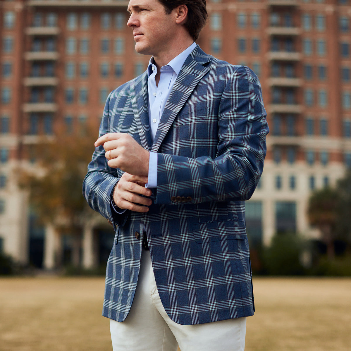 Deep shades of indigo blue, the perfect blend and just the right balance. Lightweight construction keeps this look preppy without being stuffy.  100% Lt. Weight Wool • Natural Shoulder • Two Button • Flap Pockets • 1/4 Lined • Side Vents • Notch Label • Dry Clean Only • Made in USA🇺🇲