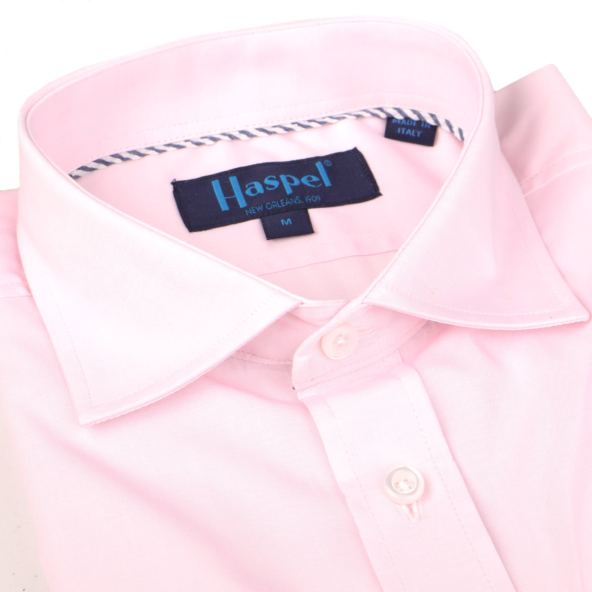 Broadcloth to adorn those broad shoulders. Pretty in pink. Damn right.  100% Cotton  •  Long Sleeve  •  Spread Collar  •  Chest Pocket  •  Button Cuff  •  Machine Washable  •  Made in Italy Return Policy