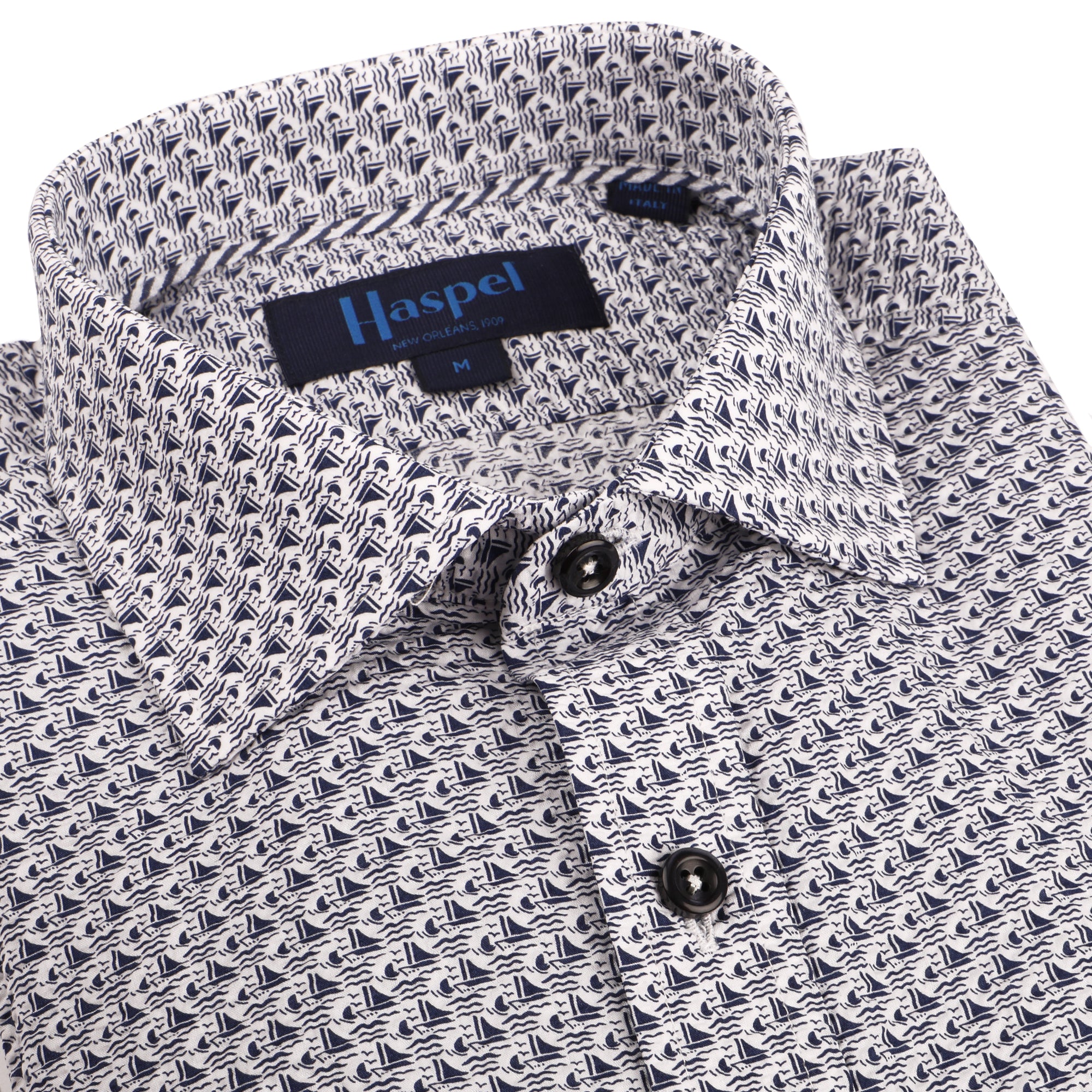 Seersucker and sailboats. What more could a nautical gentleman want? Preppy, lightweight and cool to the max.   100% Cotton Seersucker ‚óç Spread Collar With Removable Stays ‚óç Long Sleeve ‚óç Chest Pocket ‚óç Machine Washable ‚óç Made in Italy