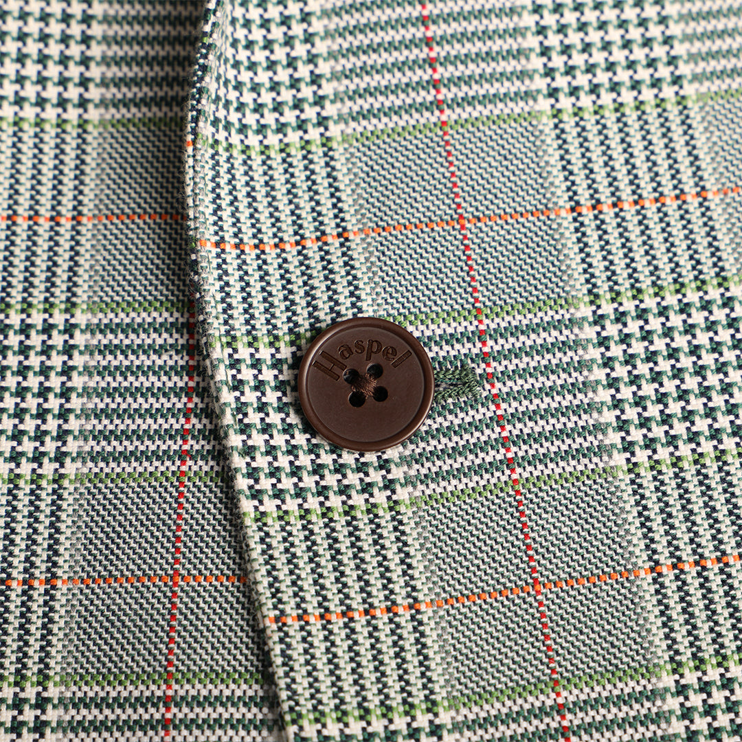 Like a rare single malt, this rare green base can hang with you in the Highlands or the mossy South. Lightweight construction and 100% cotton keep this look preppy without being stuffy.