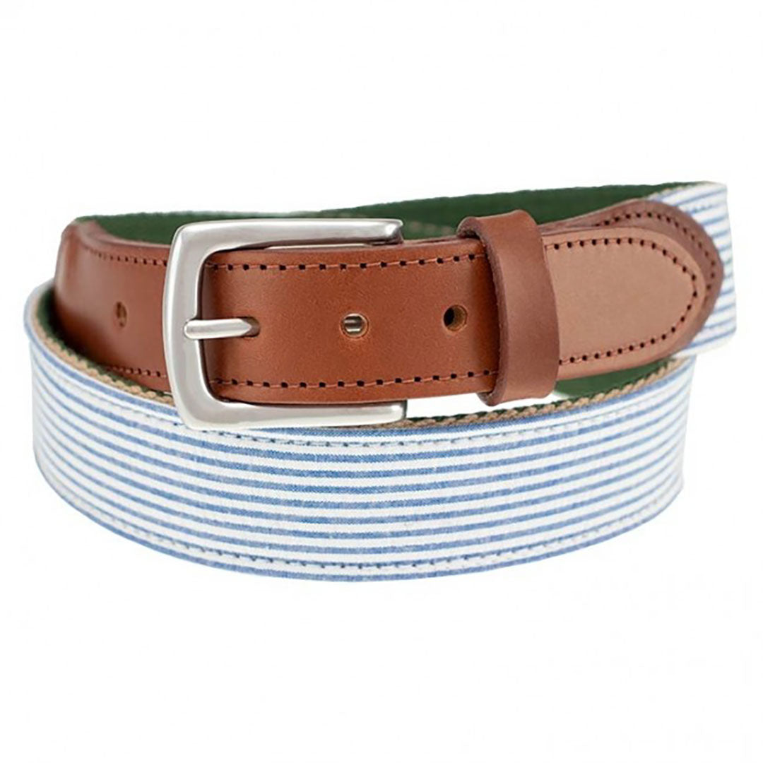 Our Haspel x T.B. Phelps collaboration belt is a stylish addition to any summer wardrobe, features you guessed it, seersucker stripes. Perfect for your summer trip! The seersucker is backed on sturdy nylon webbing, finished with a sturdy briar tab set and nickel finish buckle.